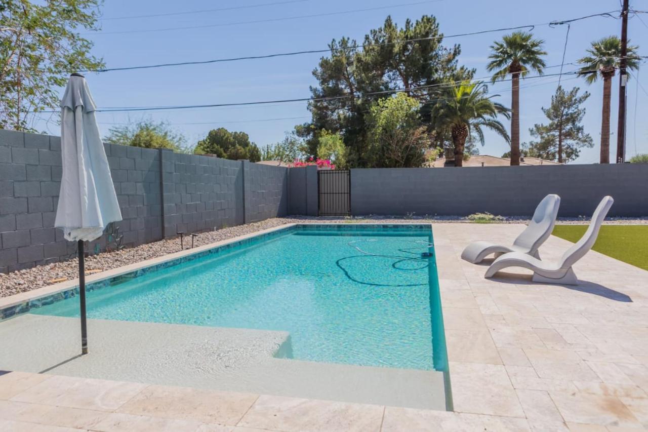 Modern Arcadia Lite Oasis Pool Heater Bbq Villa Phoenix Exterior photo